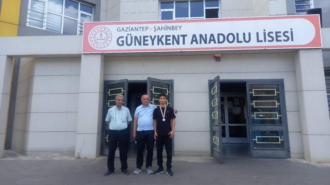 Okul Sporları Türkiye Finallerinde Boks Branşında Türkiye İkincisi Olan Hasan Erdem NAİM'i Tebrik Ediyoruz. 